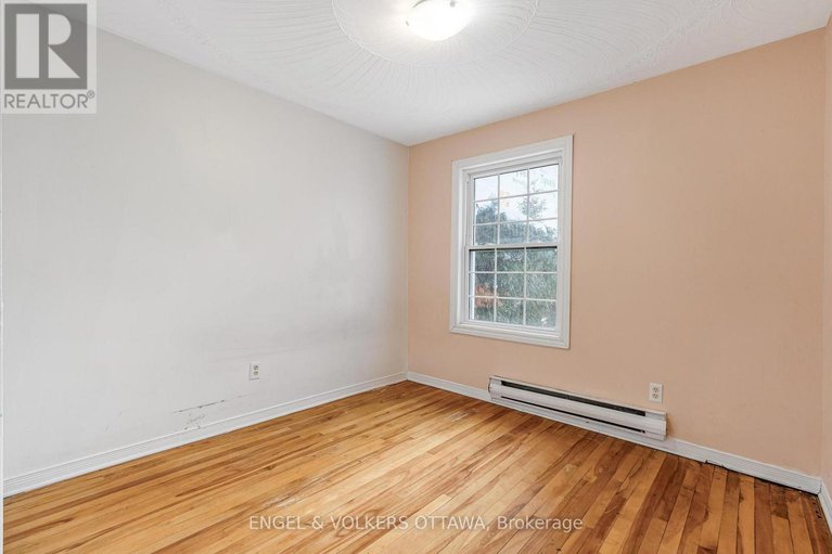 28243621/467-edgeworth-avenue/woodroffe/ottawa/ontario/K2B5L2_11