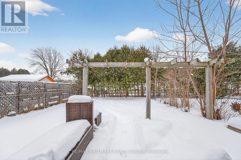 29353203/1126-grenoble-crescent/orleans-wood/ottawa/ontario/K1C2C6_17