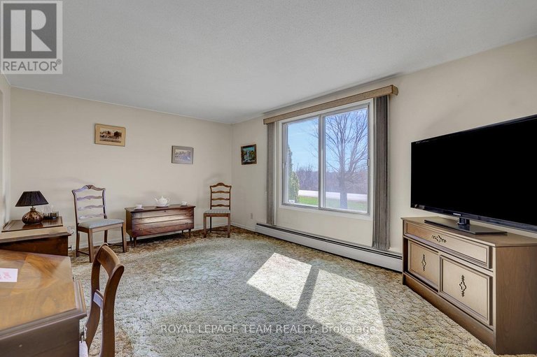 29655714/5523-mitch-owens-road/manotick-south-to-roger-stevens/ottawa/ontario/K1X1C2_37