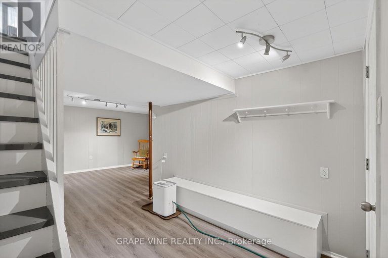 29208366/6885-bilberry-drive/convent-glen-north/ottawa/ontario/K1C2E8_32