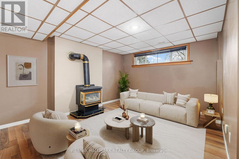 29137387/1050-barnett-drive/cumberland-village/ottawa/ontario/K4C1C7_17