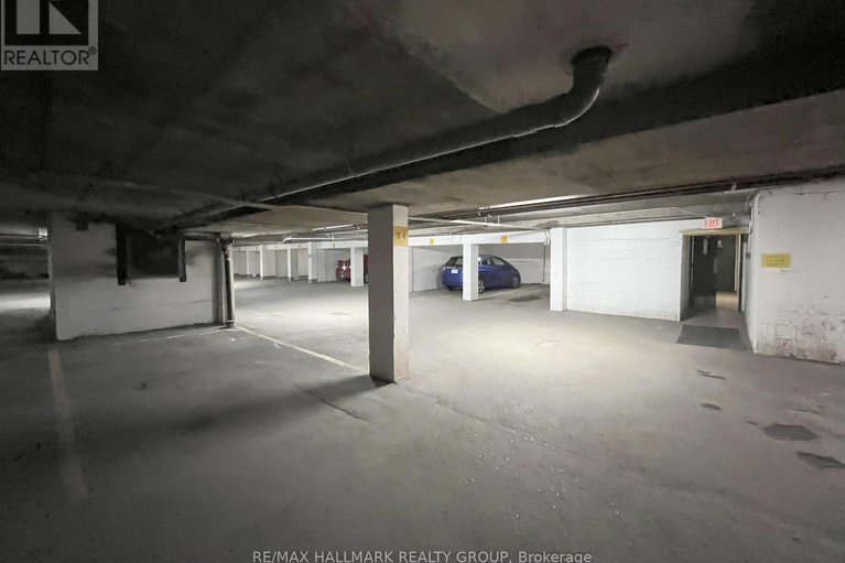 28636839/1015-20-chesterton-drive/borden-farmstewart-farmcarleton-heightsparkwood-hills/ottawa/ontario/K2E6Z7_18