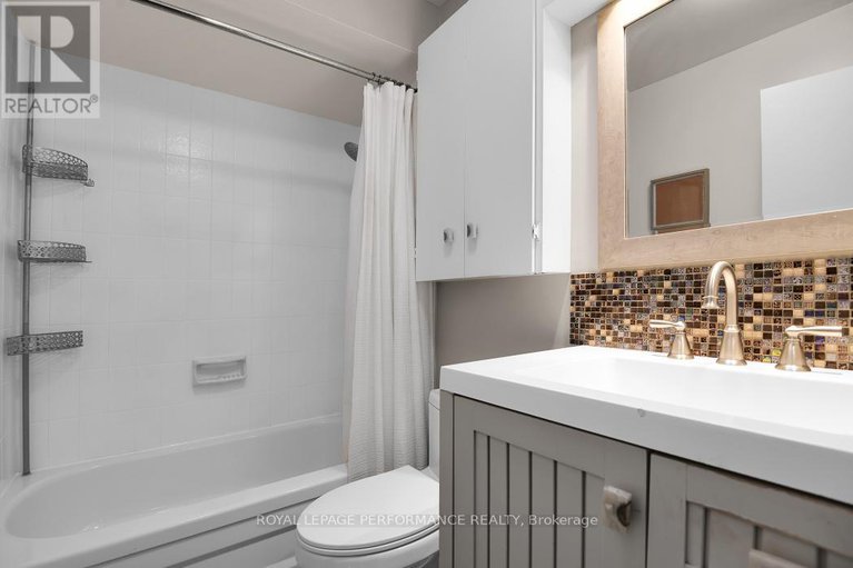 28930470/5583-manotick-main-street/manotick-village-manotick-estates/ottawa/ontario/K4M1A9_19