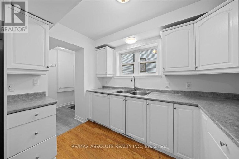 28502090/142-lees-avenue/ottawa-east/ottawa/ontario/K1S0C3_13