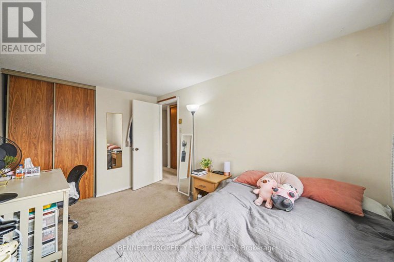 29448215/37-pixley-private/riverview-park/ottawa/ontario/K1G4C3_15