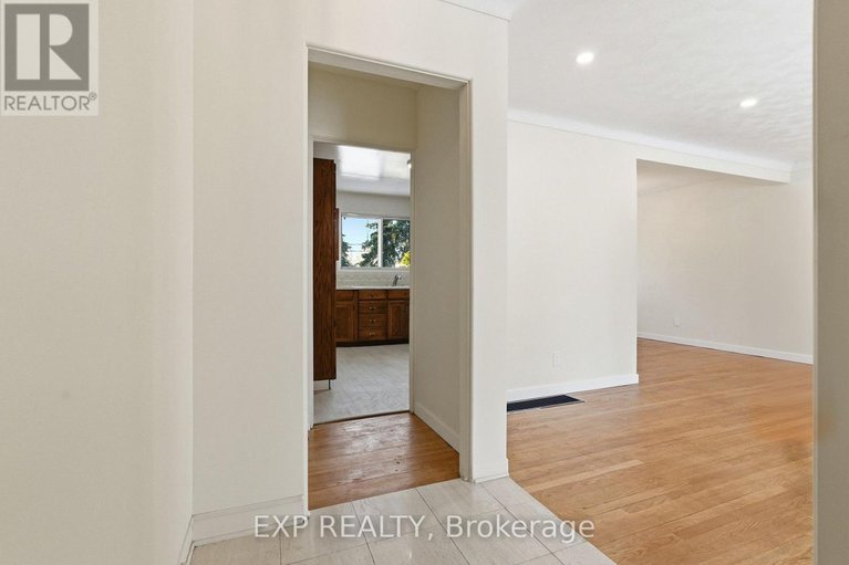 29326818/2243-miramichi-street/kenson-park/ottawa/ontario/K2C0Z1_4