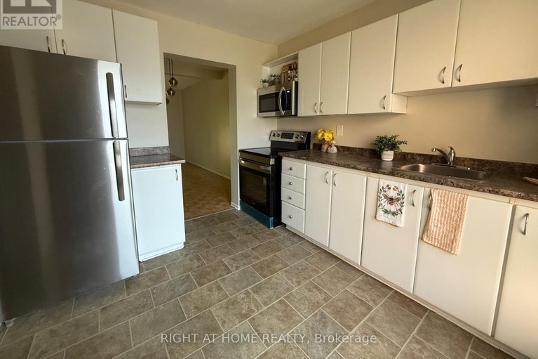 28527165/6261-castille-court/convent-glen-south/ottawa/ontario/K1C1X4_2