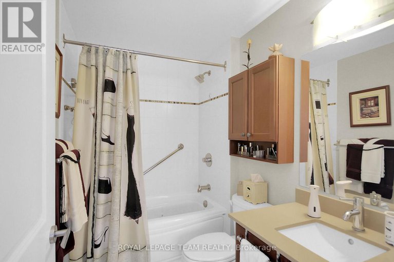 28584984/1104-90-landry-street-w/vanier/ottawa/ontario/K1L0A9_20