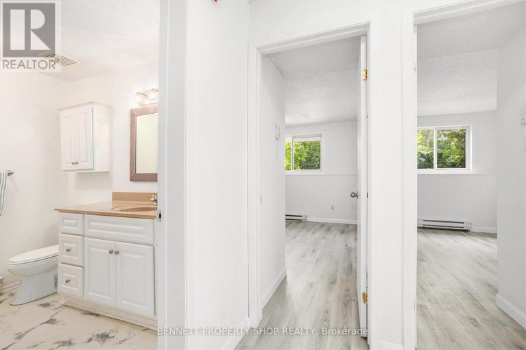 29112457/105-1585-goth-avenue/sawmill-creektimbermill/ottawa/ontario/K1T1E3_15