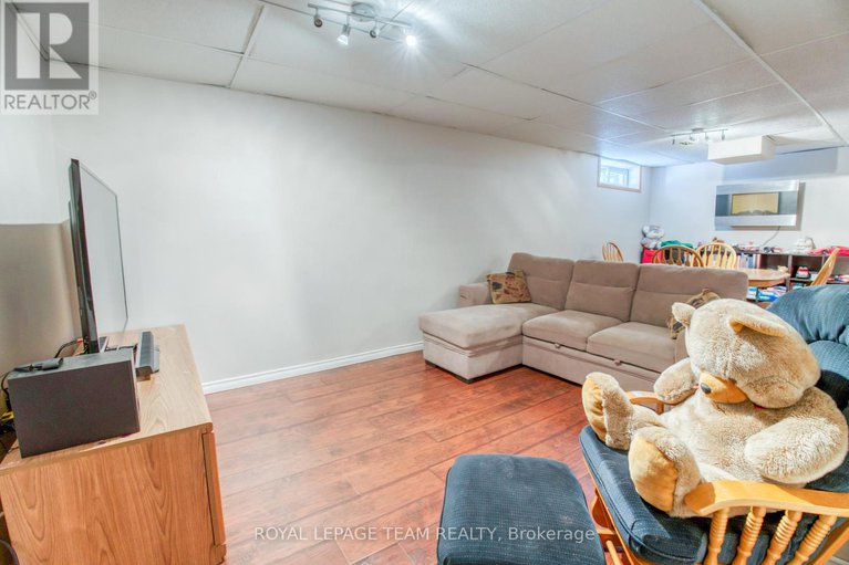 28854199/8-huntsman-crescent/bridlewood/ottawa/ontario/K2M1J2_37