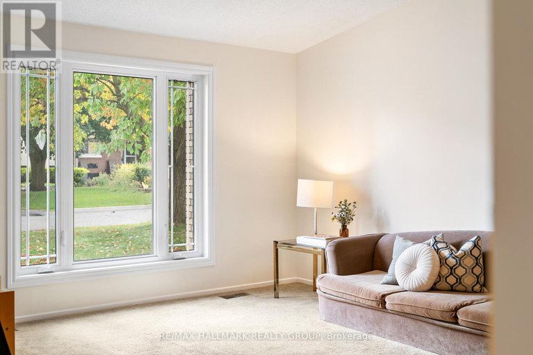 28978664/1075-avignon-court/orleans-wood/ottawa/ontario/K1C2N4_5