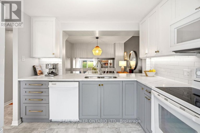 29633974/1095-avignon-court/orleans-wood/ottawa/ontario/K1C2M2_7