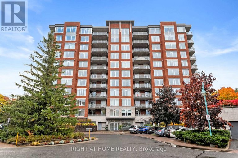 29024112/703-136-darlington-private-se/hunt-clubwestern-community/ottawa/ontario/K1V0X6_2