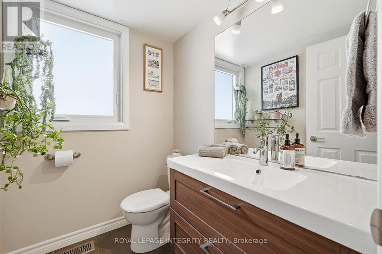 29381594/1456-michaelsem-street/chateauneuf/ottawa/ontario/K1C7C3_18