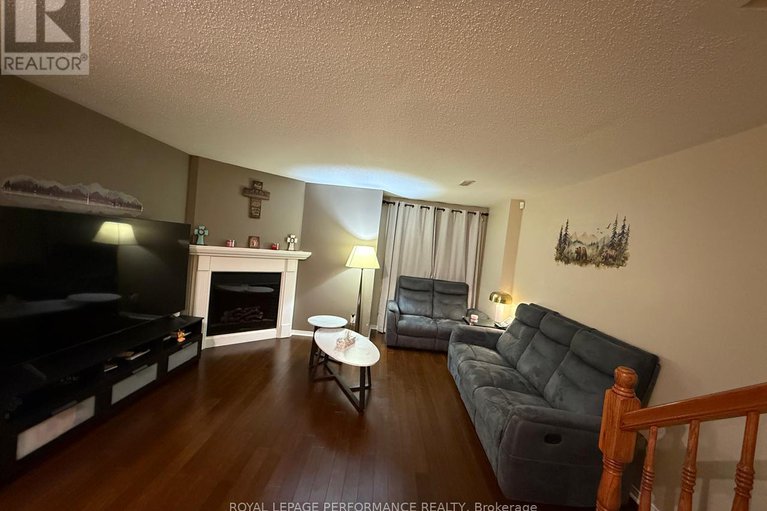 29218356/390-crownridge-drive-n/emerald-meadowstrailwest/ottawa/ontario/K2M3A4_3