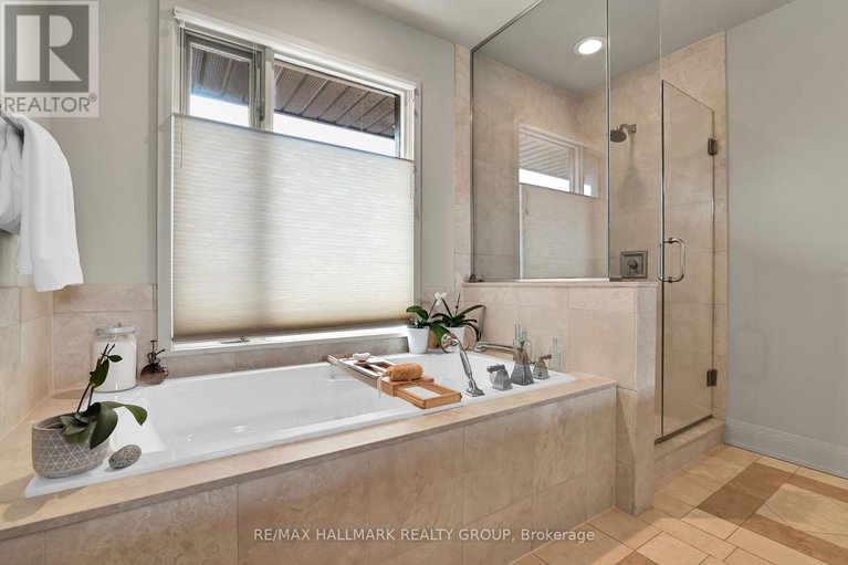 29674266/481-melbourne-avenue/mckellarhighland/ottawa/ontario/K2A1W4_18