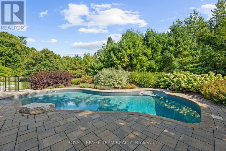 28865171/1560-maley-lane/rural-kanata-central/ottawa/ontario/K2W1C2_44