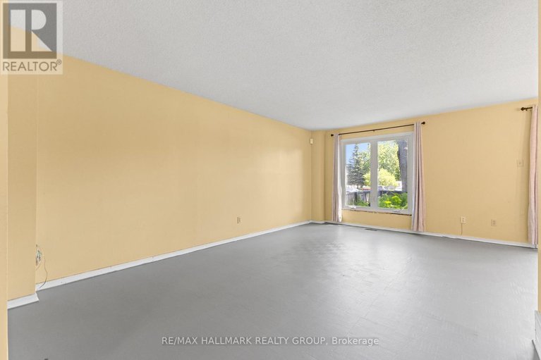 28586632/55-river-garden-private/mooneys-bayriverside-park/ottawa/ontario/K1V1M8_7