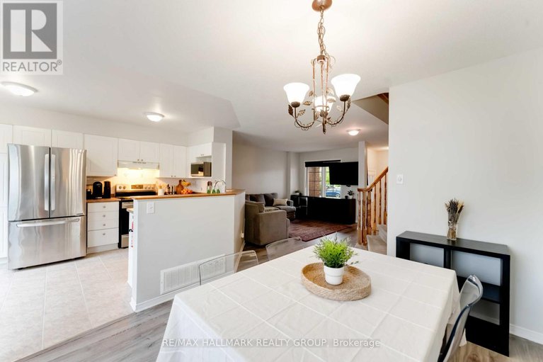 28384628/1532-duplante-avenue/fallingbrookpineridge/ottawa/ontario/K4A3Z2_11