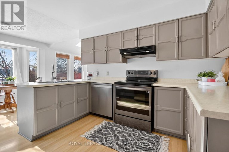 29430721/1604-proulx-drive/fallingbrookpineridge/ottawa/ontario/K4A1T5_11