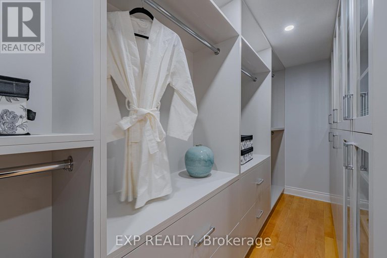 29038372/15-wellsmere-court/rideau-heightsrideau-river/ottawa/ontario/K2E8C2_33