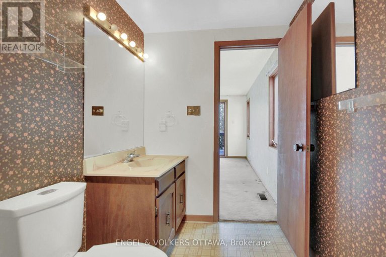 29262482/5361-hilltop-drive/manotick-long-island-nicholls-island/ottawa/ontario/K4M1G4_23