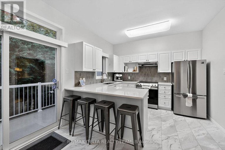 28970170/63-highwood-private/viscount-alexander-park/ottawa/ontario/K1K4X6_14