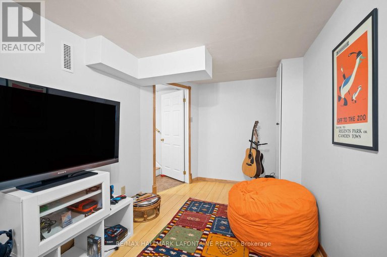 28286991/143-blackburn-avenue/sandy-hill/ottawa/ontario/K1N8A6_29