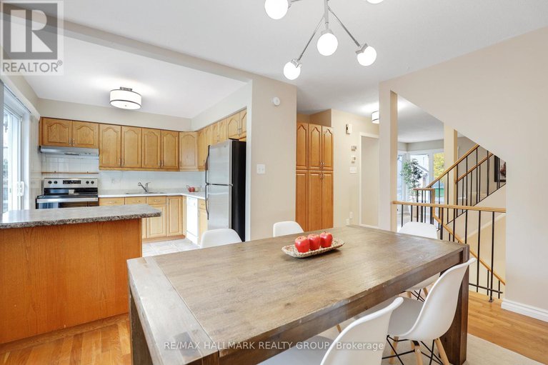 29030661/1637-saxony-crescent/pineview/ottawa/ontario/K1B5K8_13