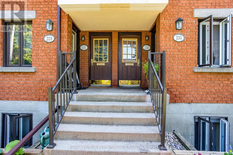 28358632/233-mart-circle/manor-park/ottawa/ontario/K1K4K2_4