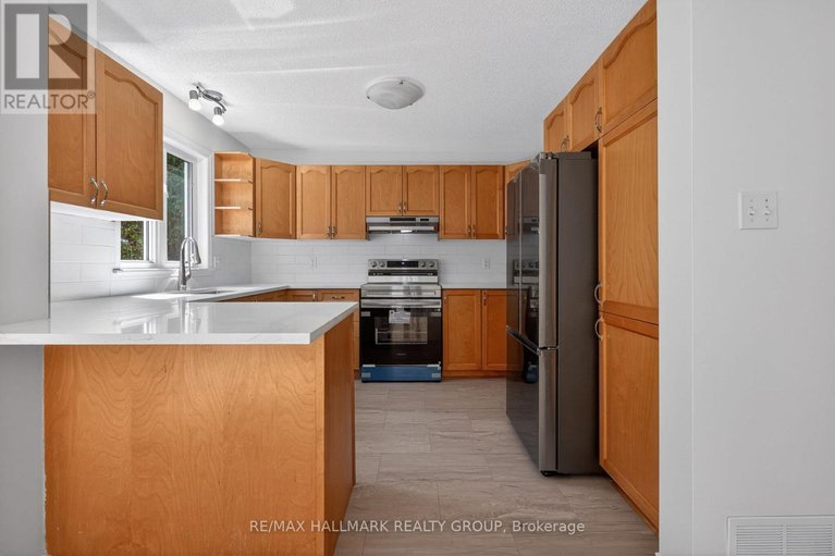 29666463/131-beaumont-avenue/town-of-rockland/clarence-rockland/ontario/K4K1R7_14