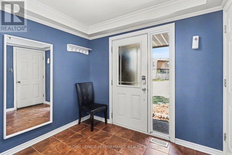 29586138/7004-bilberry-drive/convent-glen-north/ottawa/ontario/K1C3R6_26