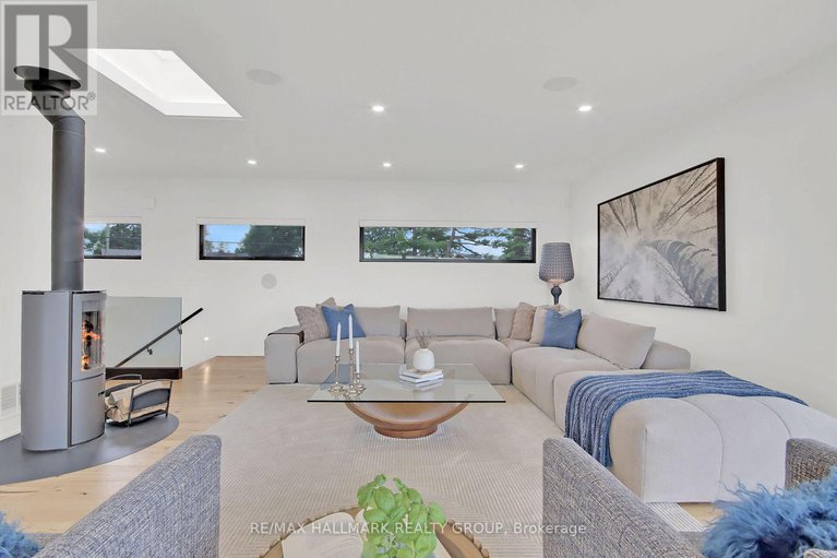 28484970/227-grandview-road/crystal-bayrocky-point/ottawa/ontario/K2H8B9_14