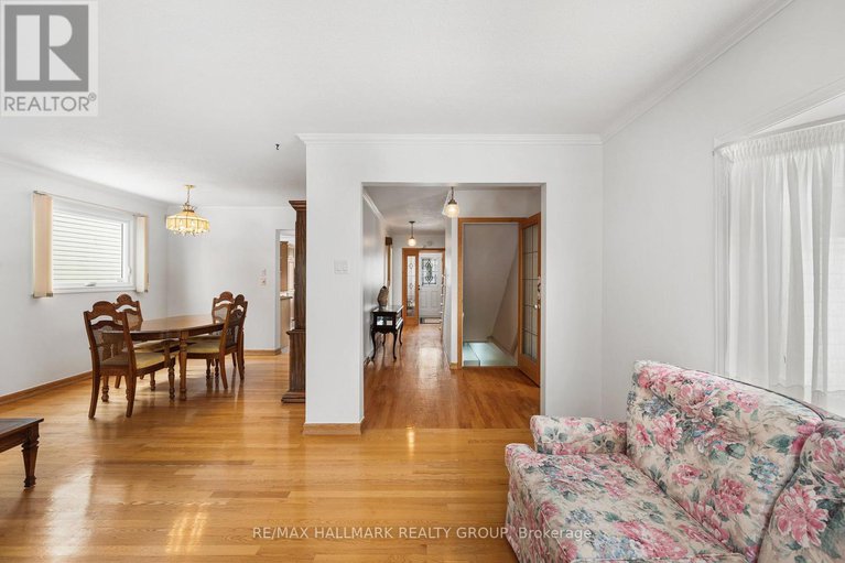 29434768/1177-st-moritz-crescent-n/convent-glen-north/ottawa/ontario/K1C2B2_21