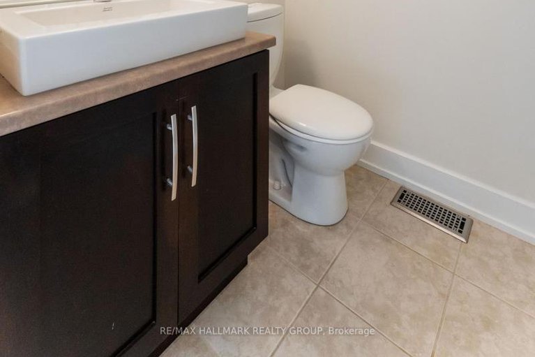 28873481/330-boudreau-street/vanier/ottawa/ontario/K1L0A7_7