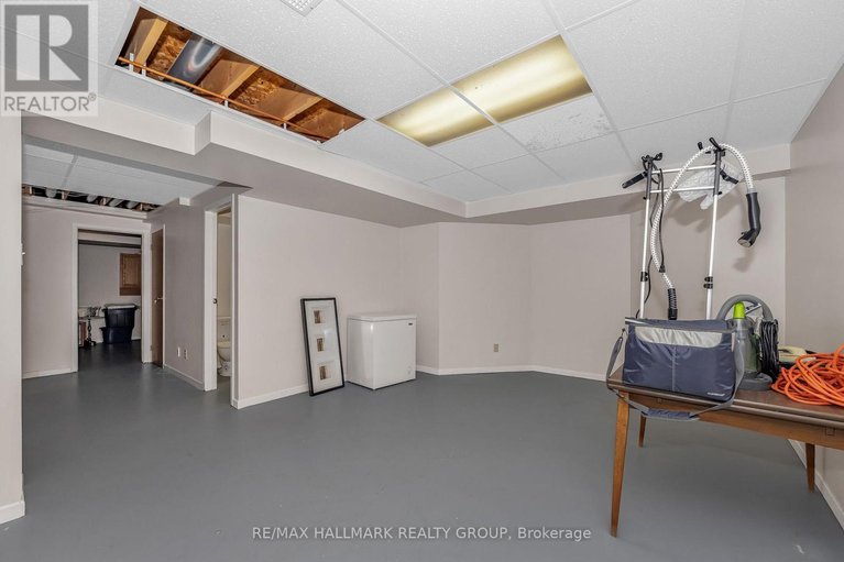 29624952/1850-thornecrest-street/chapel-hill/ottawa/ontario/K1C6K8_36