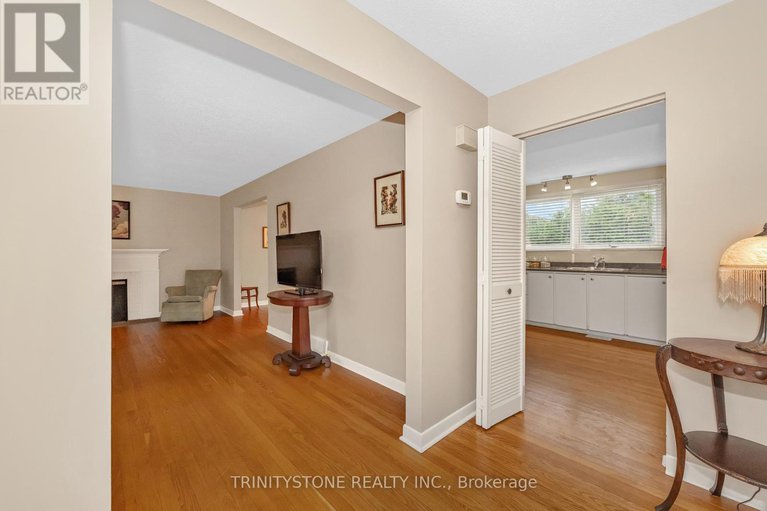 28500513/7-pulford-crescent/bayshore/ottawa/ontario/K2B6L6_6