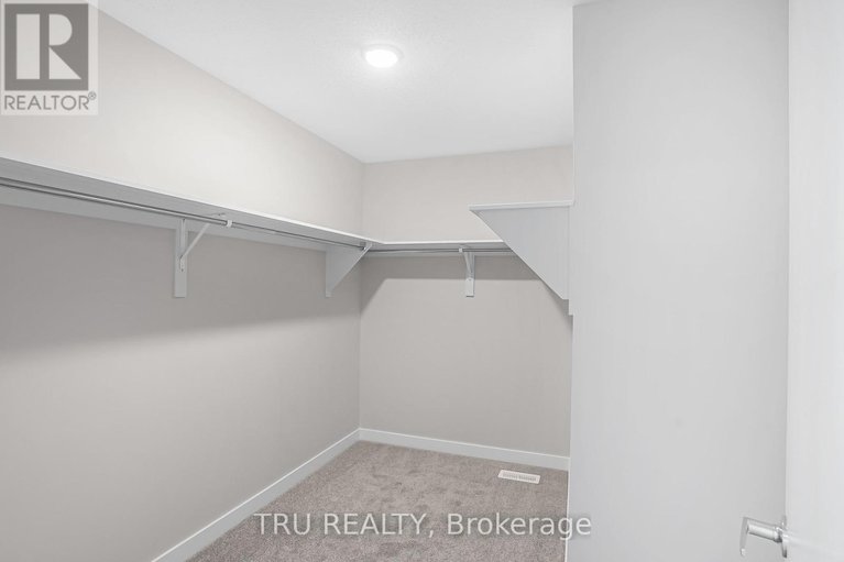 28405876/517-oldenburg-avenue/btwn-franktown-rd-fallowfield-rd/ottawa/ontario/K0A2Z0_16