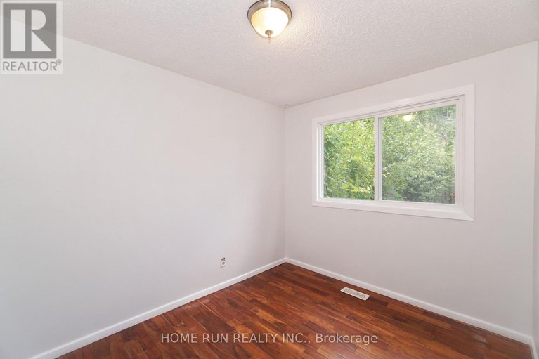 28597038/1292-meadowlands-drive-e/borden-farmstewart-farmcarleton-heightsparkwood-hills/ottawa/ontario/K2E6K5_15