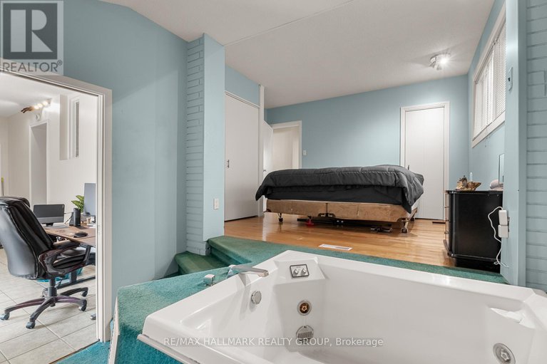 29266979/991-blair-road/cardinal-heights/ottawa/ontario/K1J7M9_23