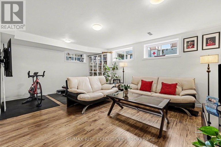 29475656/300c-richelieu-avenue/vanier/ottawa/ontario/K1L6K3_27