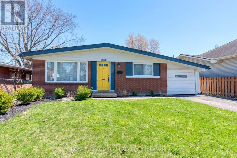 28637170/2010-featherston-drive/urbandale-acres/ottawa/ontario/K1H6P9_1
