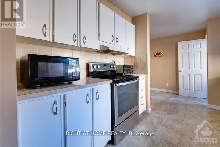 27968976/6078-rivercrest-drive/chapel-hill/ottawa/ontario/K1C5R2_11