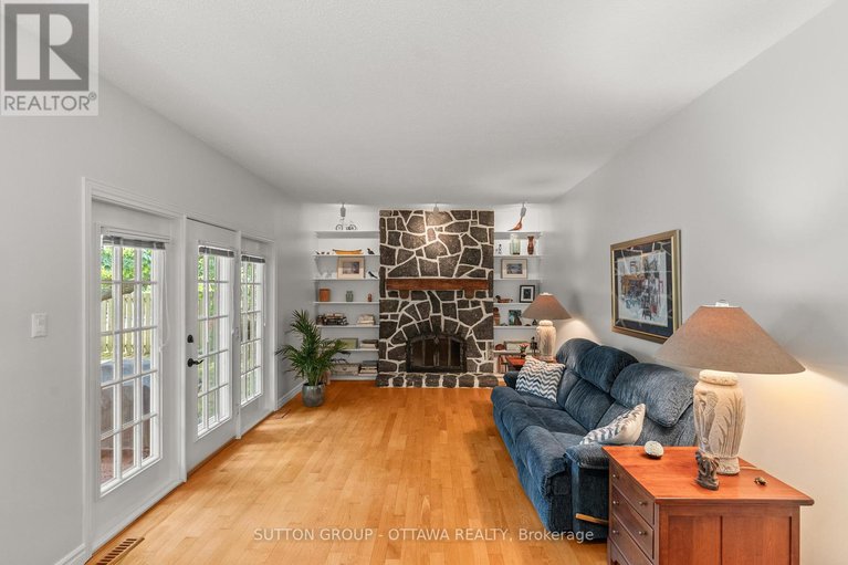 28824766/9-sundance-court/sheahan-estatestrend-village/ottawa/ontario/K2H8T4_21