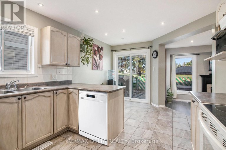 28928926/1610-duplante-avenue/fallingbrookpineridge/ottawa/ontario/K4A4A2_17