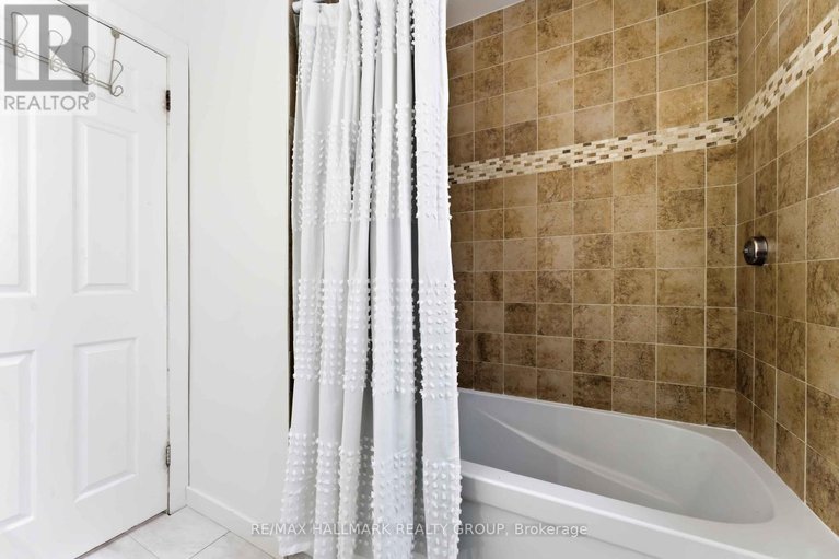 29416522/1091-burgundy-lane/convent-glen/ottawa/ontario/K1C2M9_28