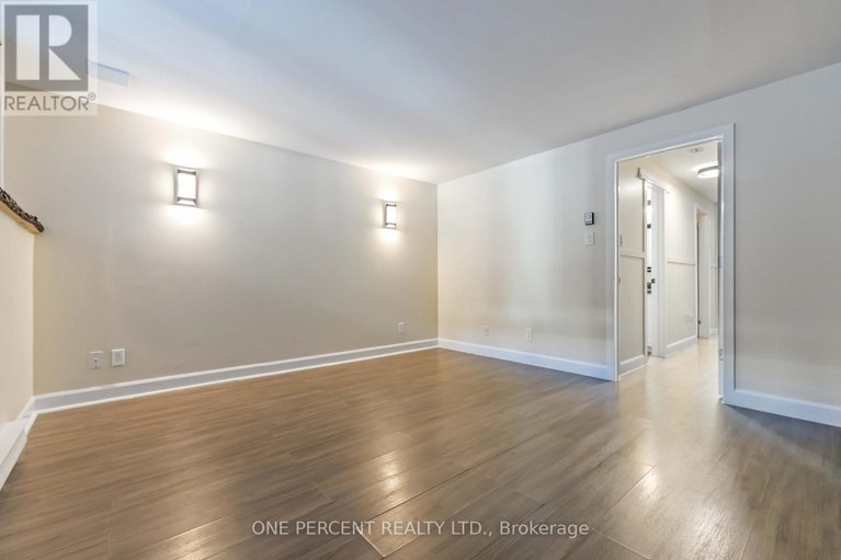 29514988/a-6643-bilberry-drive/convent-glen-north/ottawa/ontario/K1C4N5_20