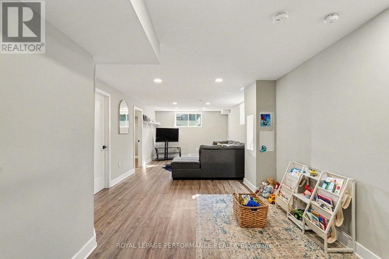 29669159/504-yellow-birch-street/mer-bleuebradley-estatesanderson-park/ottawa/ontario/K1W0J3_27