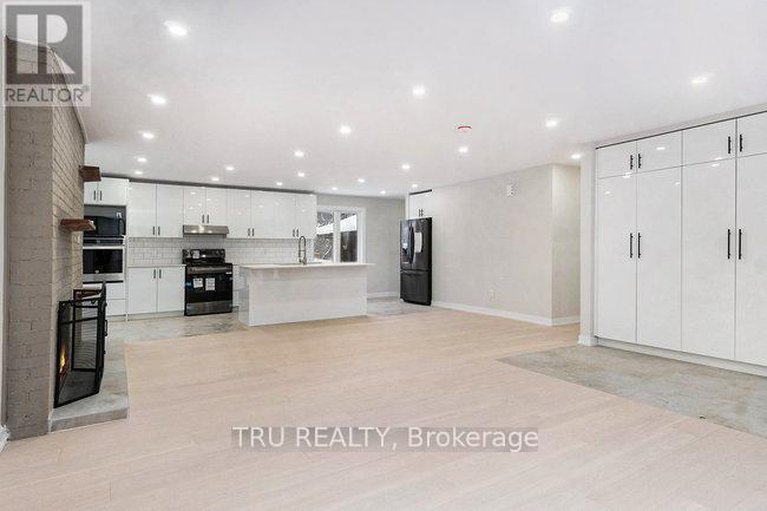 28740163/39-sunnycrest-drive/city-viewskylinefisher-heightsparkwood-hills/ottawa/ontario/K2E5Y4_7