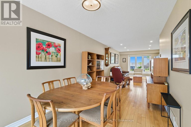 28895549/2463-orient-park-drive/blackburn-hamlet-south/ottawa/ontario/K1B4N2_12